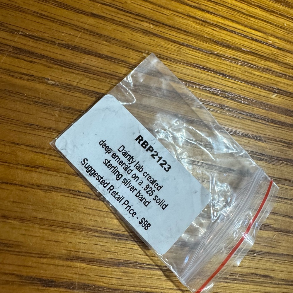 Emerald Green Gemstone Ring - image 2